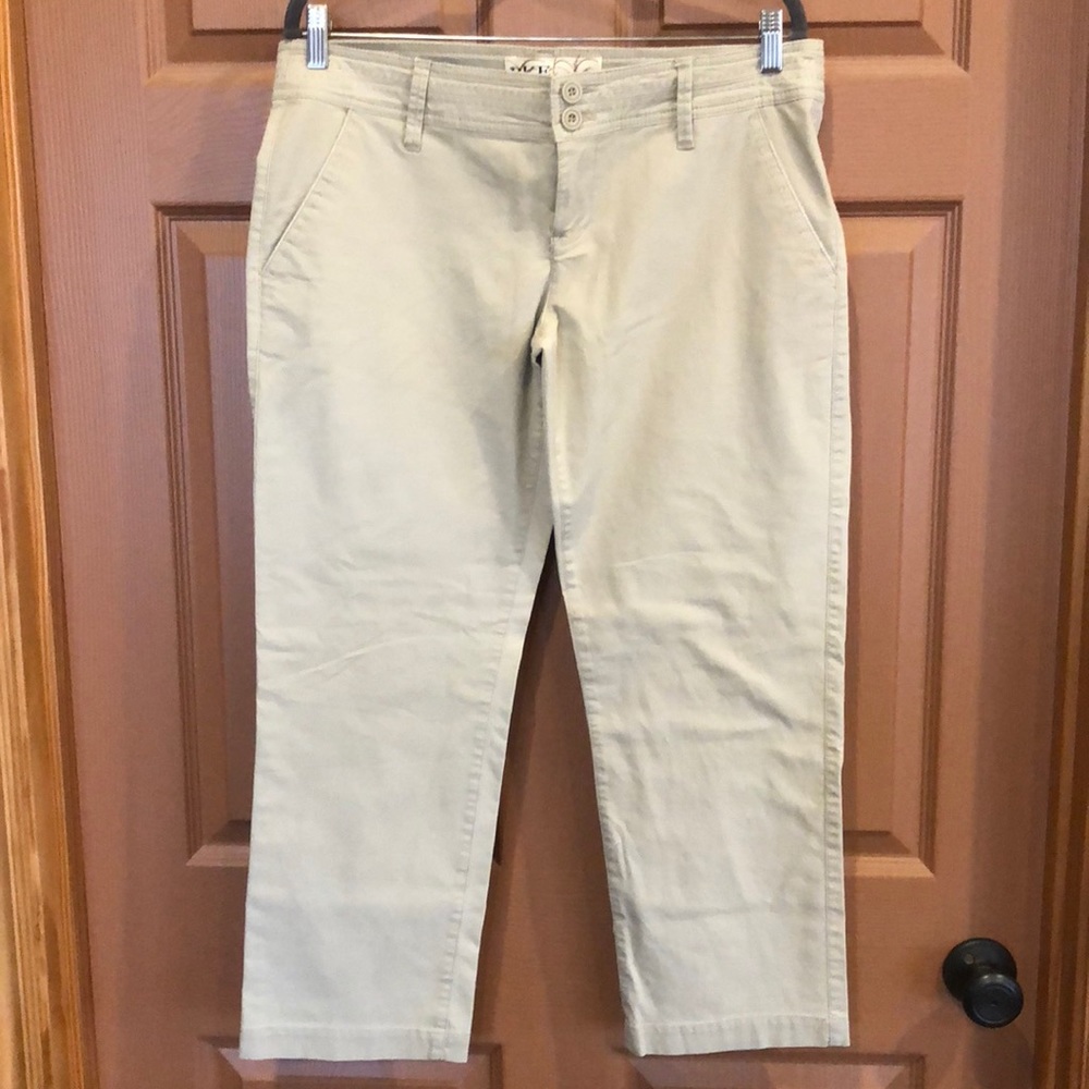 BKE Khaki Capri’s